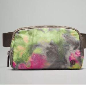 NWT Lululemon Everywhere Bag in Hyper Dye Multicolor